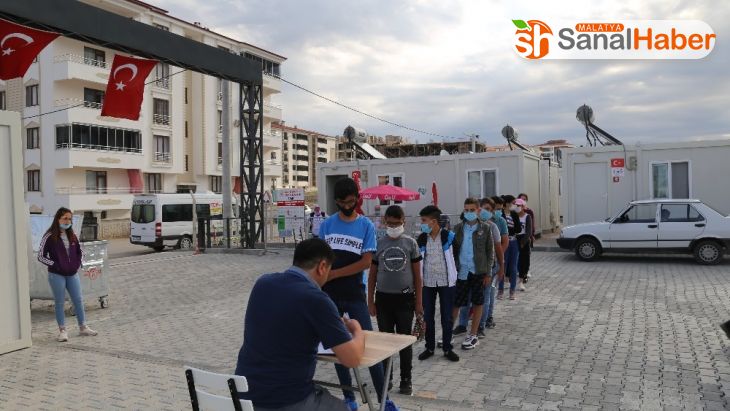 Deprem bölgesi Elazığ'da öğrencilerin, LGS heyecanı