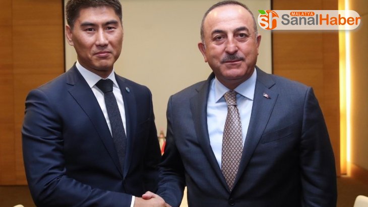 Dışişleri Bakanı Çavuşoğlu Kırgız mevkidaşı ile görüştü