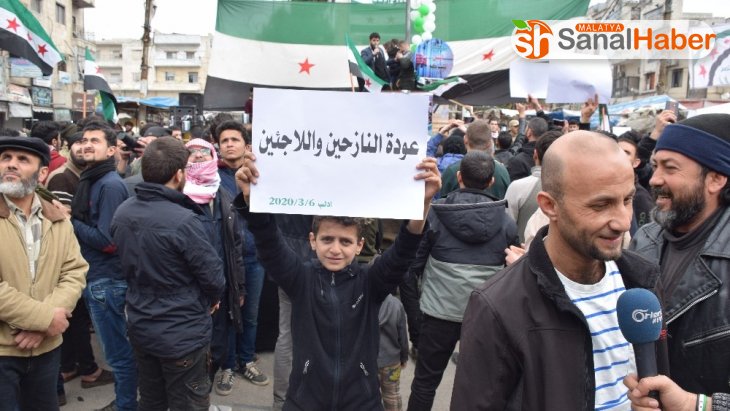 El Bab'da yüzlerce kişi, rejim ve Rusya'yı protesto etti