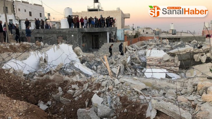 El Halil'de İsrail güçleri 4 Filistinlinin evini yıktı