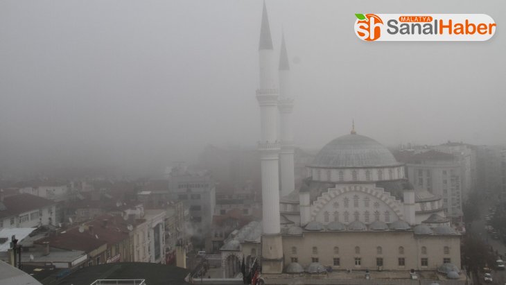 Elazığ'da 3 gündür devam eden yoğun sis hava ulaşımını da etkiliyor