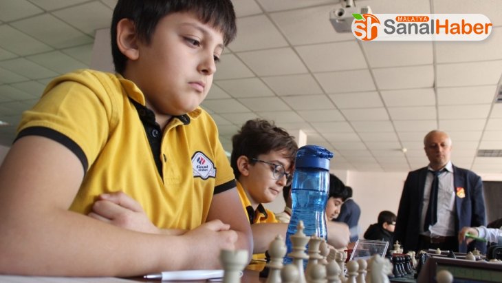 Elazığ'da 330 sporcunun katıldığı satranç turnuvası başladı