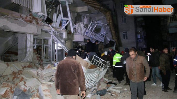 Elazığ'da 6.8 büyüklüğünde deprem
