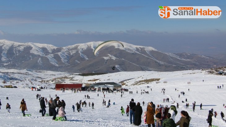 Elazığ'da kayak merkezi tatilcilerle doldu