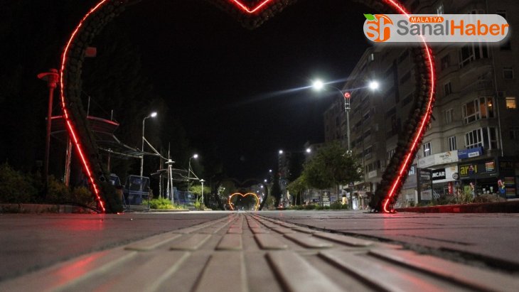 Elazığ'da koronaya karşı gece kısıtlaması, sokaklar boş kaldı