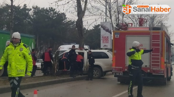 Elazığ'da trafik kazası:3 yaralı