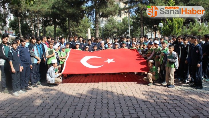 Elazığlı öğrencilerden 'Barış Pınarı Harekatına' destek