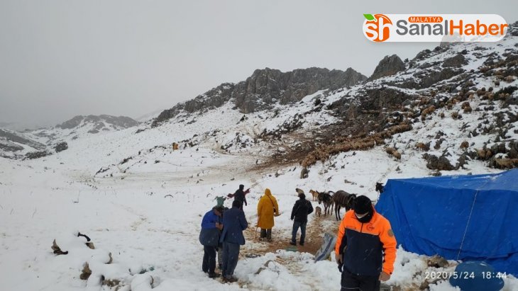 Elbistan'da kar nedeniyle yaylada mahsur kalan çobanlar ve 2 bin hayvanı kurtarıldı