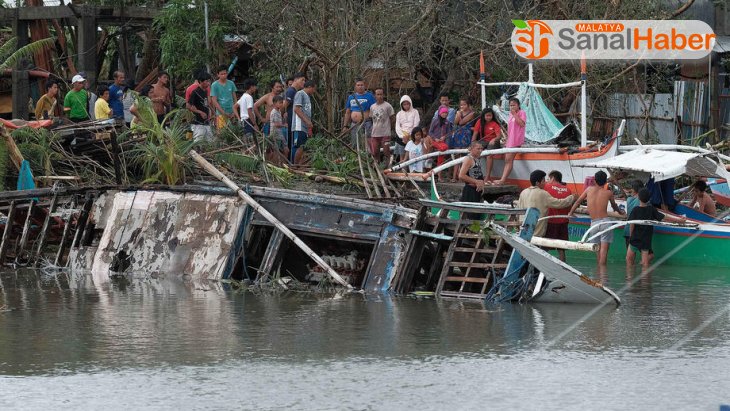 Filipinler'i Kammuri tayfunu vurdu: 1 ölü