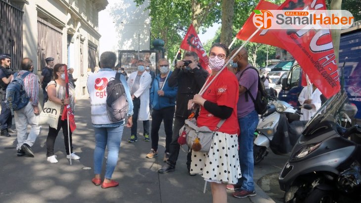 Fransa'da hemşire ve hasta bakıcılardan hükümet karşıtı protesto