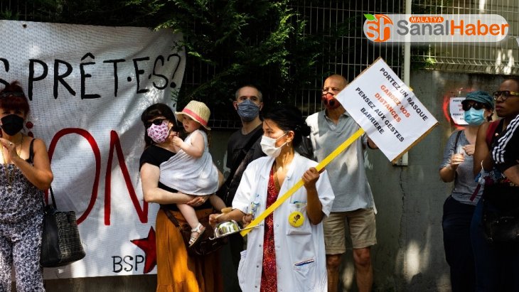 Fransa'da sağlık çalışanlarından protesto
