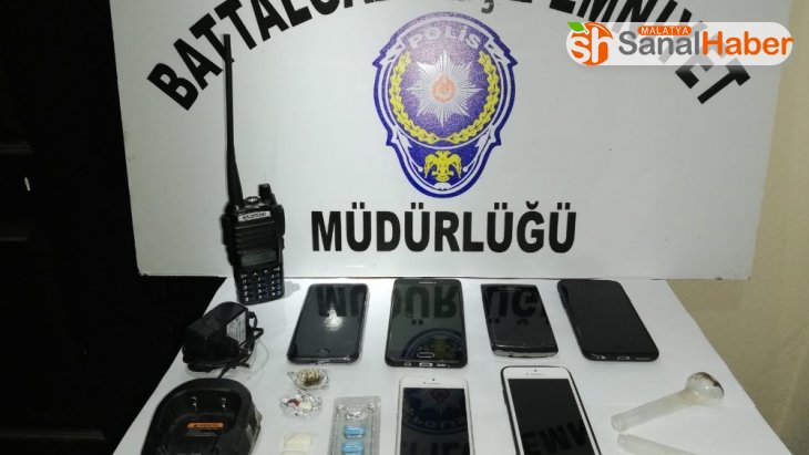 Malatya’da polis gizli kaçış noktaları olan 1 eve operasyon düzenledi