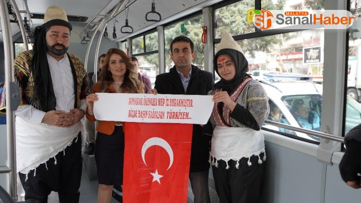 Halk otobüsünde yolculara 'Sütçü İmam' ve 'Senem Ayşe' sürprizi