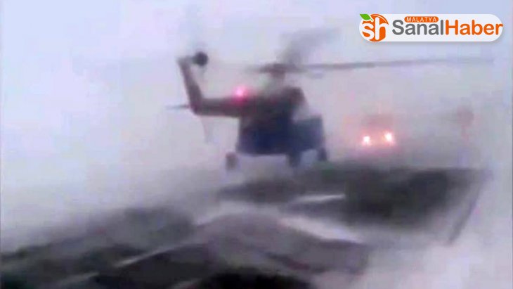 Helikopter kar fırtınası nedeniyle kara yoluna acil iniş yaptı
