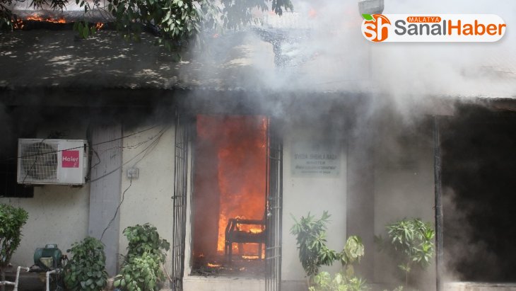 Hindistan'da bakanlık ofisinde yangın