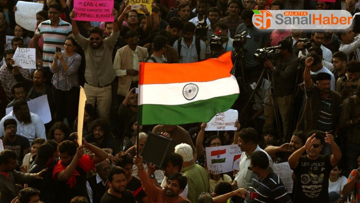 Hindistan'daki gösterilerde ölü sayısı 23'e yükseldi