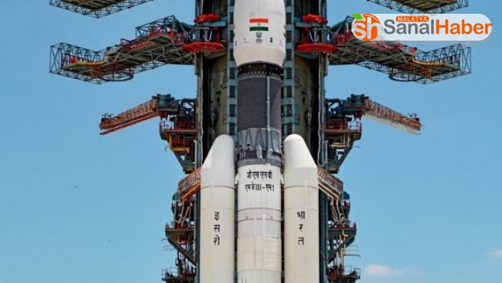 Hindistan'ın Ay'a fırlattığı uzay aracıyla irtibat kesildi