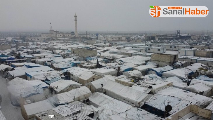 İdliblilerin barındığı çadırlar havadan görüntülendi