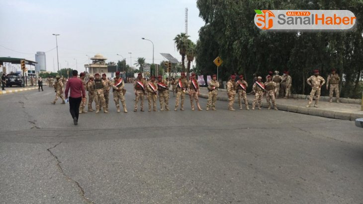 Irak'ta öğrenciler hükümetin çağrısına rağmen sokaklarda