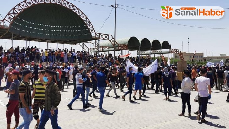 Irak'ta sokağa çıkma yasağına rağmen protesto düzenlendi