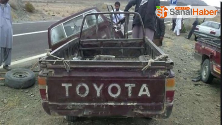 İran'da Afgan sığınmacıları taşıyan araçlar çarpıştı: 28 ölü, 26 yaralı