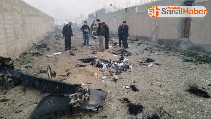 İran'da düşen uçaktaki tüm yolcu ve mürettebat öldü