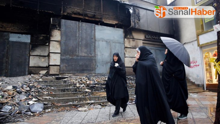 İran'daki gösterilerde 731 banka, 140 kamu binası yakıldı