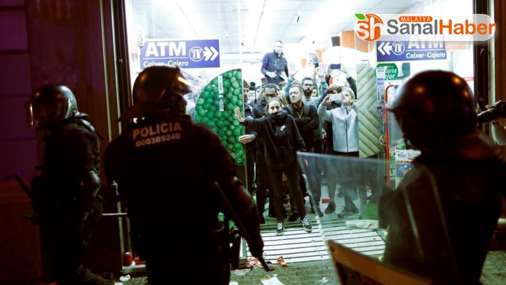İspanya'da hafta sonu 350 bin Katalan sokaklara döküldü