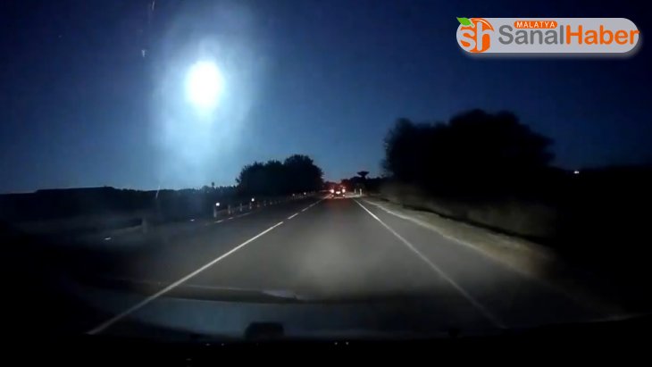 İtalya'da düşen meteor gökyüzünü aydınlattı