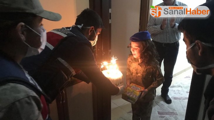 Jandarmadan küçük Elif Su'ya doğum günü sürprizi