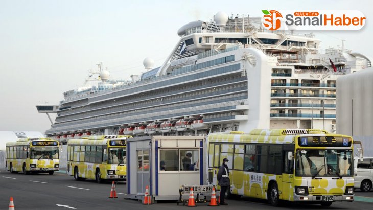 Japonya'daki karantina gemisinin yolcusundan kötü haber