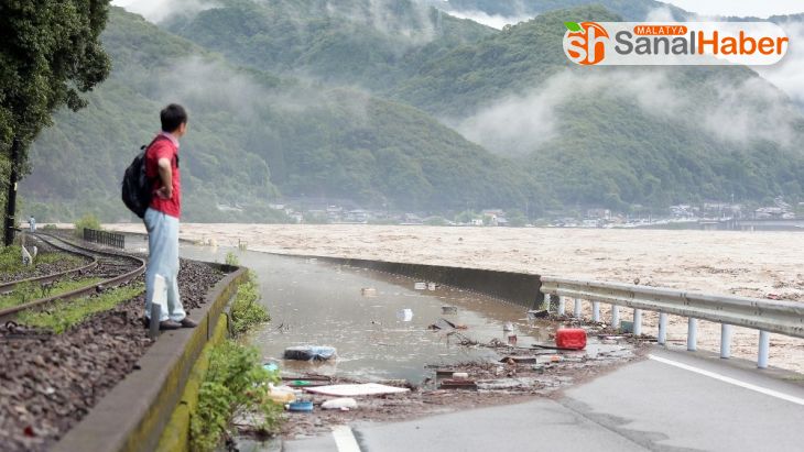 Japonya'daki sel felaketinde 16 kişi hayatını kaybetti, 13 kişi kayıp