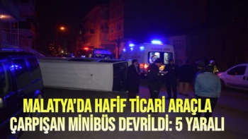 Malatya'da Hafif ticari araçla çarpışan minibüs devrildi: 5 yaralı