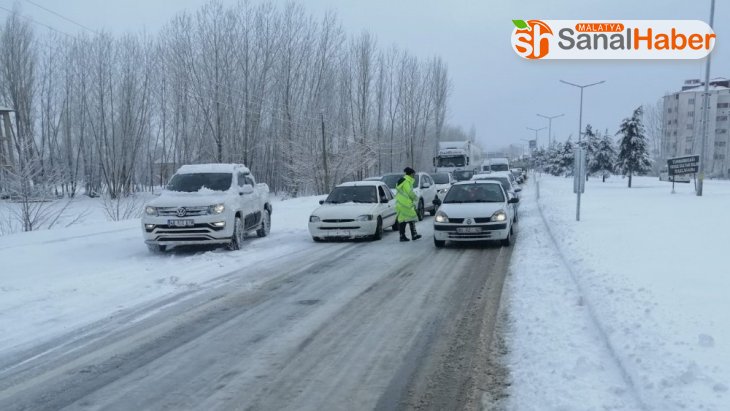 Kahramanmaraş-Kayseri karayolu trafiğe kapandı