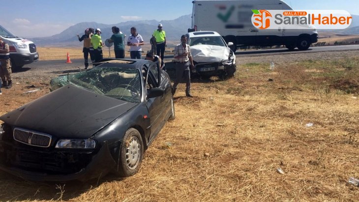 Kahramanmaraş'ta iki otomobil çarpıştı: 3 yaralı