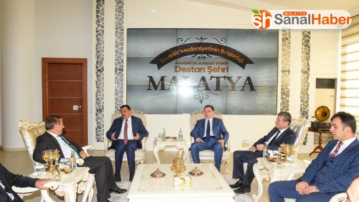 Kamu Denetçiliği Kurumu Başkanı Şeref Malkoç, Malatya Büyükşehir Belediyesini ziyaret etti