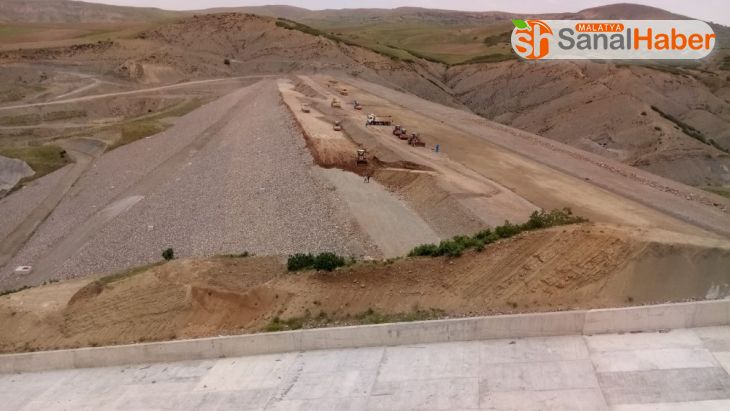 Kanatlı Barajı'nın yapım çalışmaları sürüyor