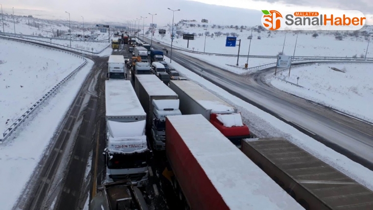 Kayseri-Malatya karayolu ulaşıma kapandı