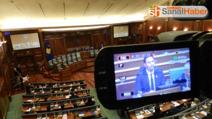 Kosova Meclisinde milletvekilleri yemin etti