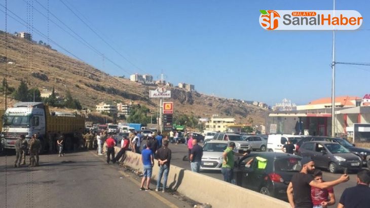 Lübnan ordusu protestocuların kapattığı yolları yeniden açtı