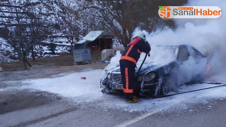 Malatya’da bir lüks otomobilde yangın