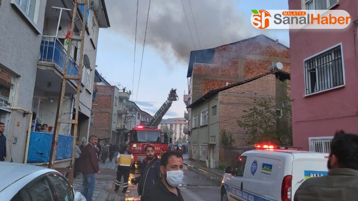 Malatya'da ev yangını: 1 kişi dumandan etkilendi