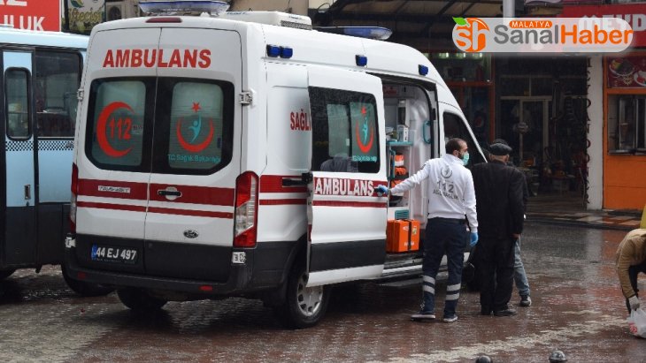 Malatya'da sokakta fenalaşan yaşlı adam ekipleri alarma geçirdi