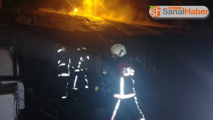 Malatya’da 55 işyerinin bulunduğu pazarda korkutan yangın