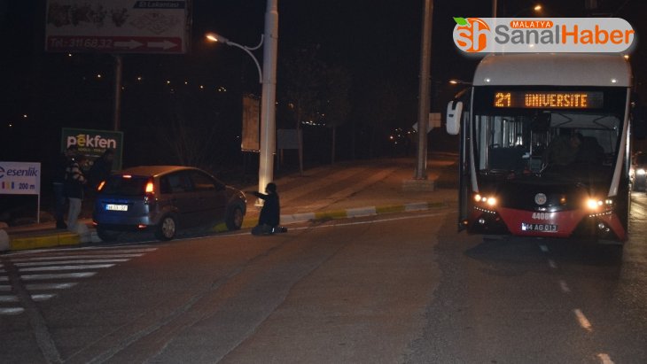 Malatya'da trambüs ile otomobil çarpıştı: 2 yaralı