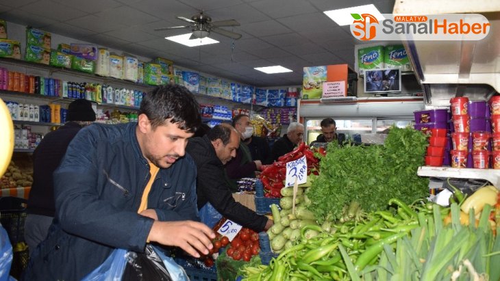 Malatya'da vatandaşlar fırın ve marketlere hücum etti