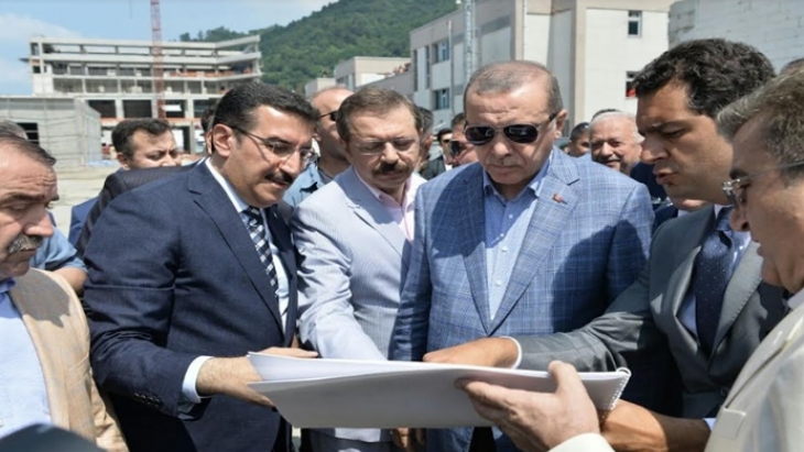 Bakan Tüfenkci, Cumhurbaşkanı Erdoğanla Sarp Gümrük Kapısı’nda