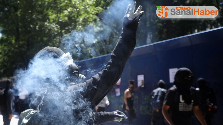Meksika'da protestocular ABD büyükelçiliğine saldırdı