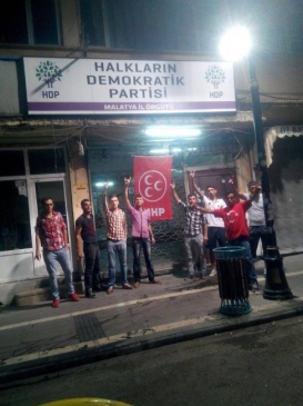 Malatya'da HDP Binasına MHP Bayrağı Astılar