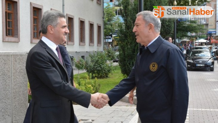 Milli Savunma Bakanı Akar'dan Malatya Valisi Baruş'a ziyaret